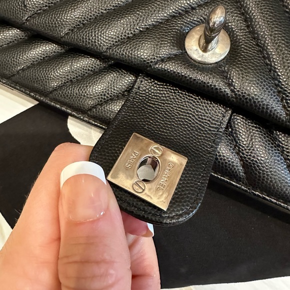Chanel Large Black Chevron Quilted Caviar Turn Lock CC Oversize Clutch Bag - Picture 11 of 16